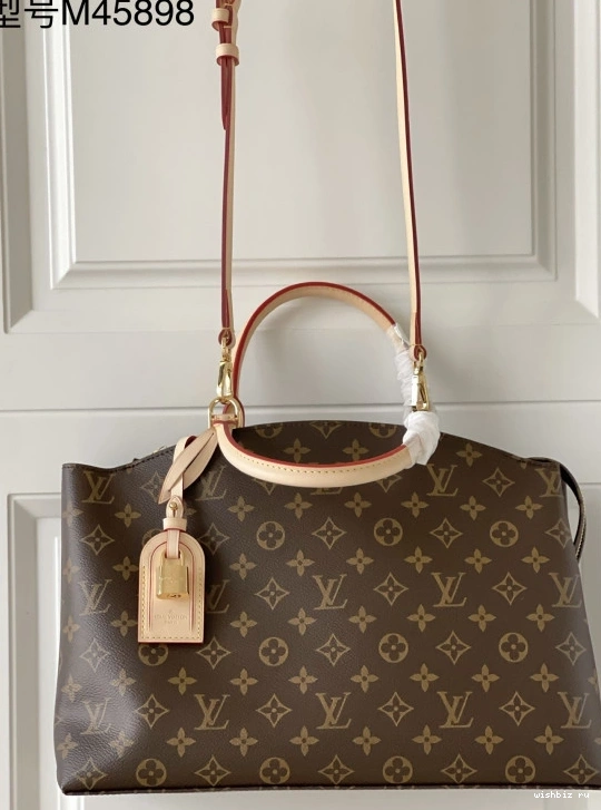 WIS LOUIS PALAIS GRAND VUITTON 1112